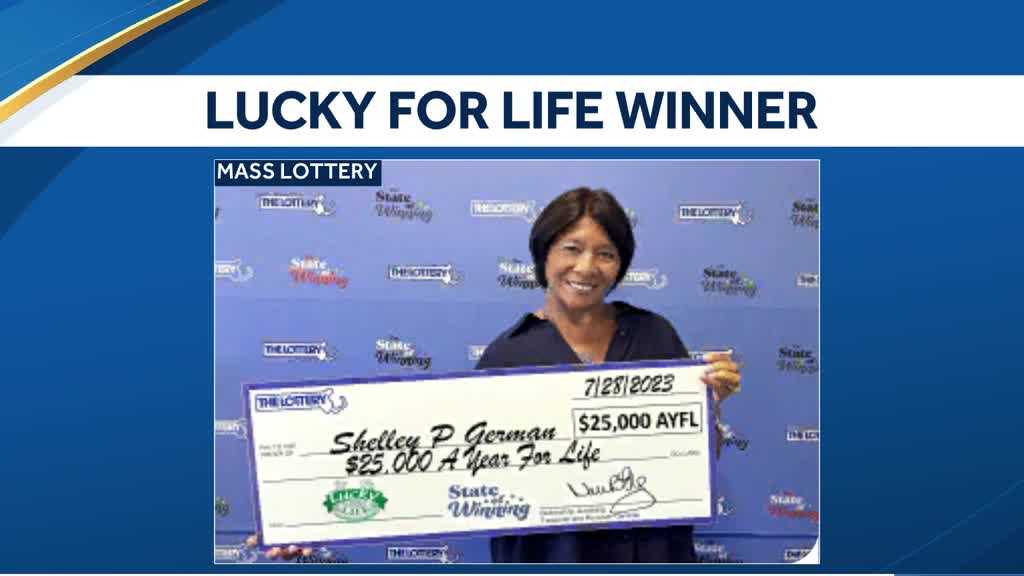 Couple wins 'Lucky for Life' lottery during their anniversary