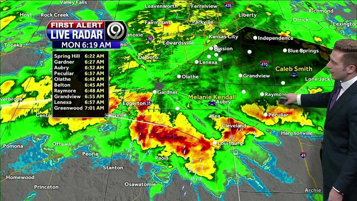 Rain, thunderstorms move through the Metro Monday