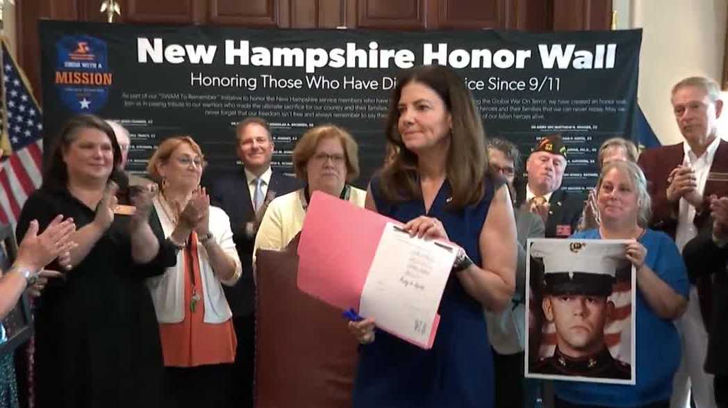 Ayotte signs bill expanding access to Gold Star plates to other family members