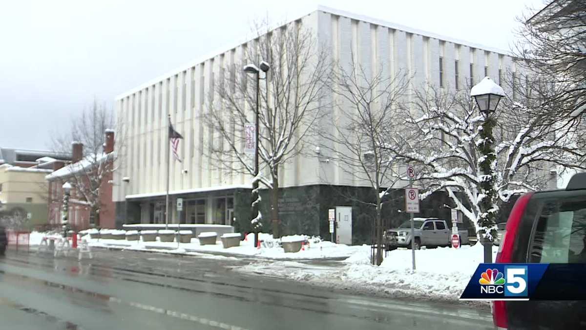 Montpelier residents and VT congressional delegation rally for post office