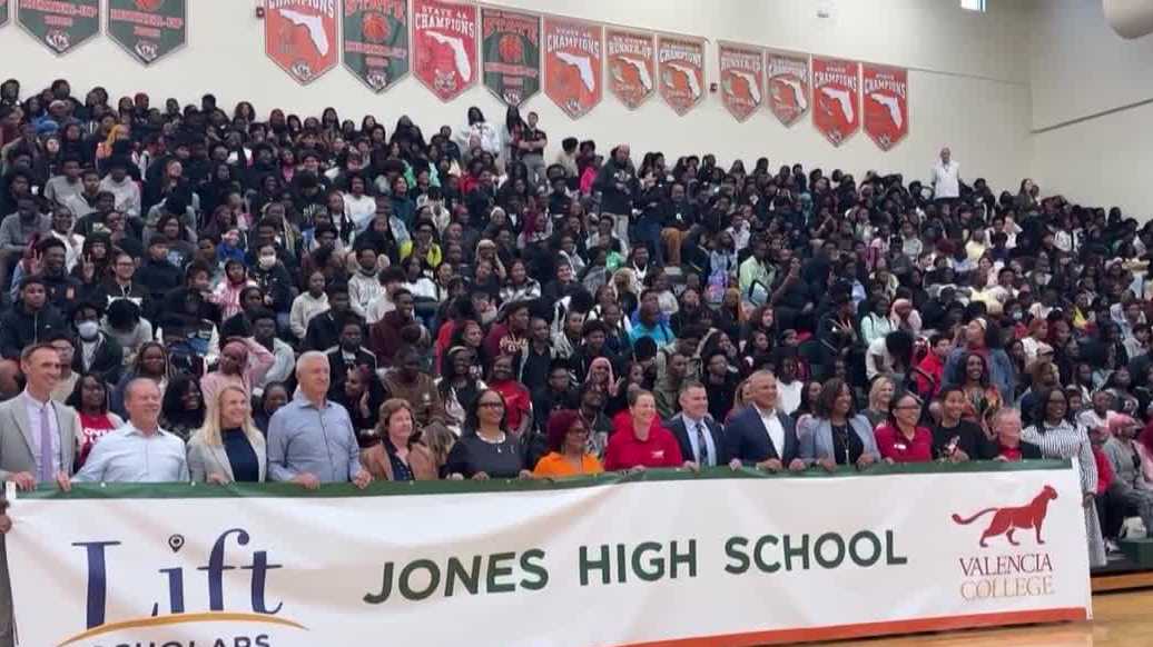 Nonprofit provides Jones High School students with full scholarships to attend Valencia College