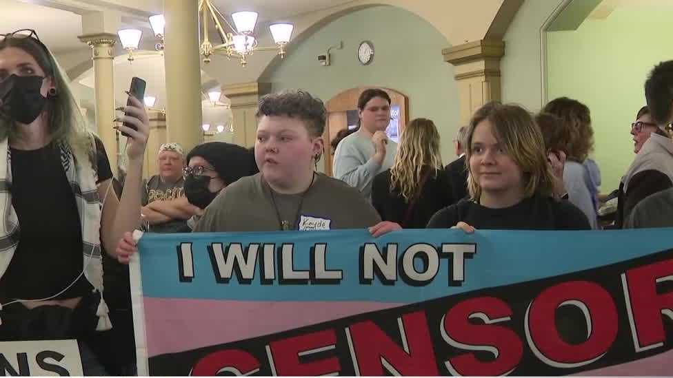 Iowa protestors rally at Statehouse for second day against bill ...