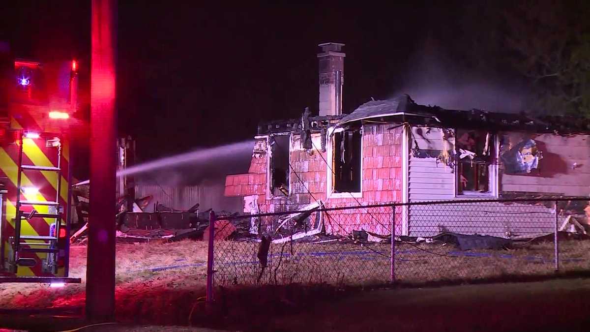 Overnight fire destroys Bellingham home