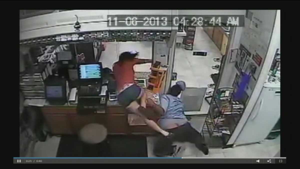 Caught on camera: Thief breaks free from clerk, leaves flip-flop behind