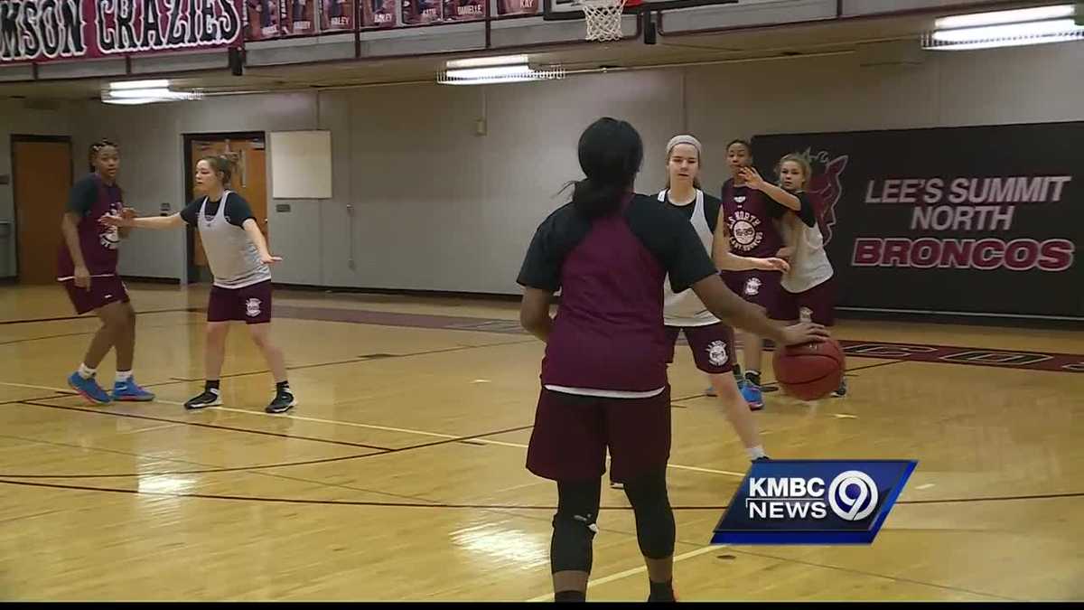 Lee's Summit girls basketball team undefeated