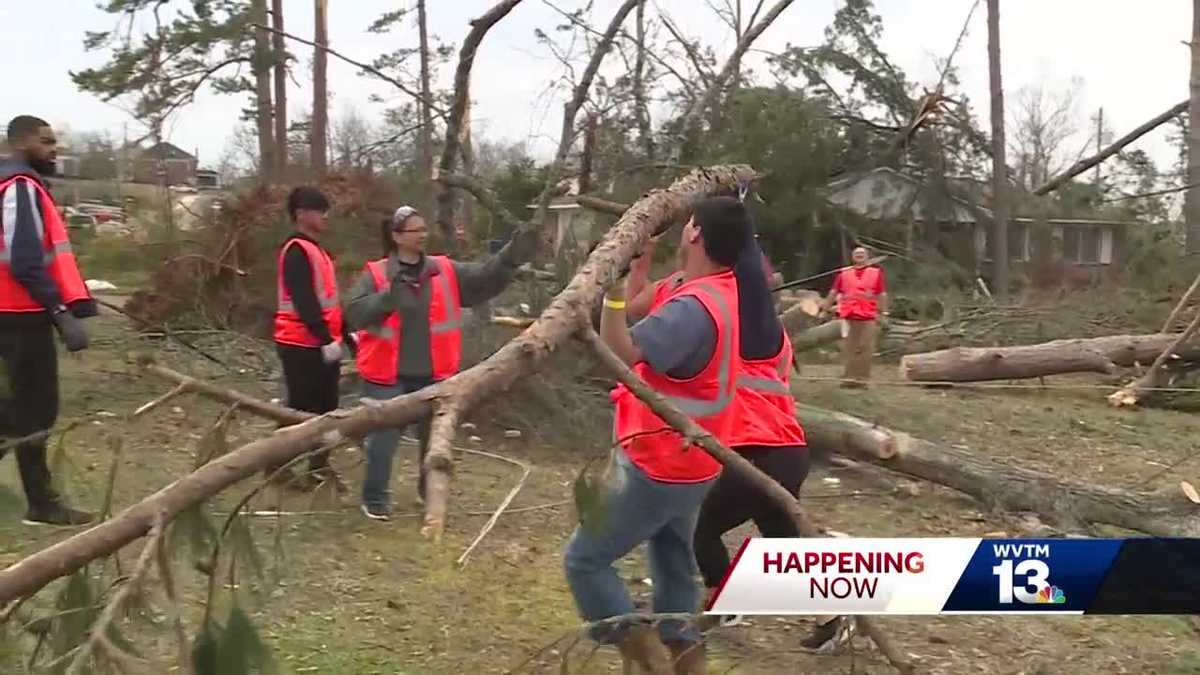 Hundreds of volunteers clear debris from Jacksonville tornado