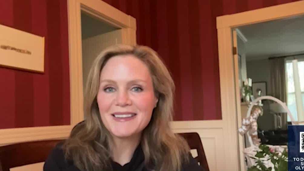 Alanna Flood reads letters from viewers cheering her on for Boston Marathon