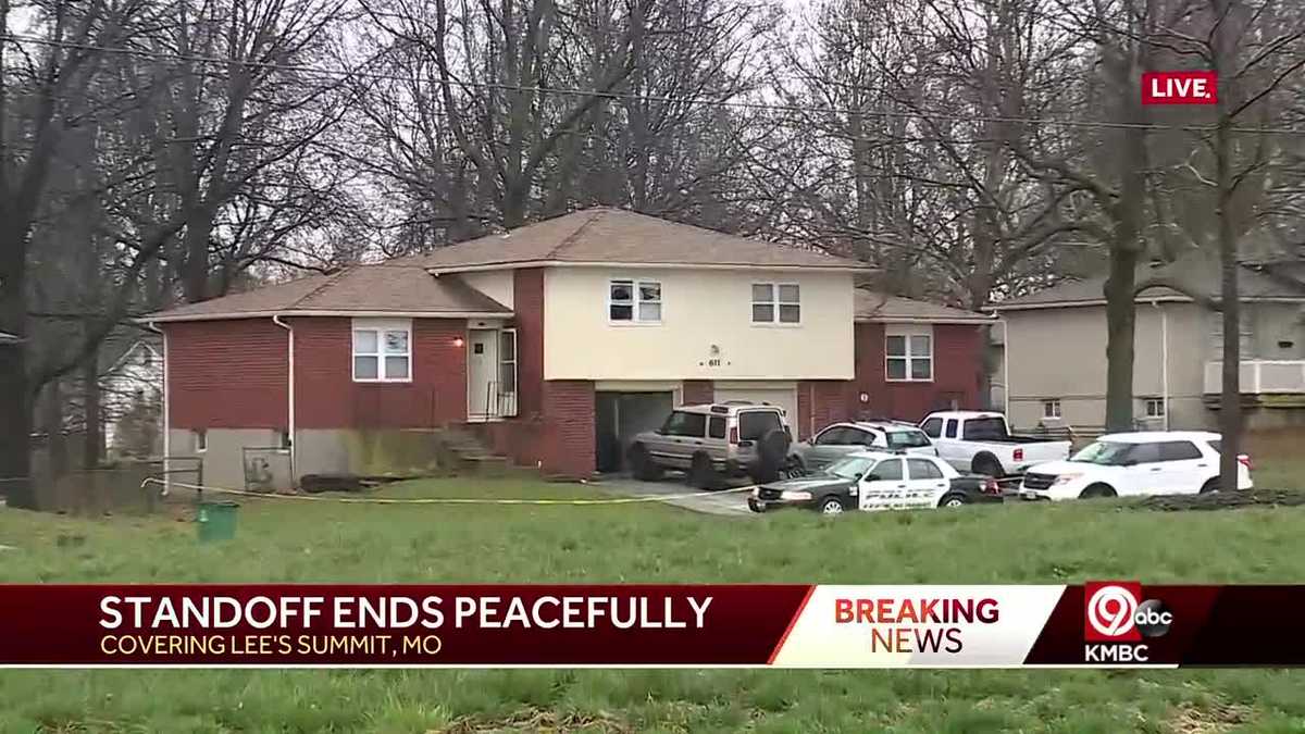 One person in custody after early morning standoff in Lee's Summit