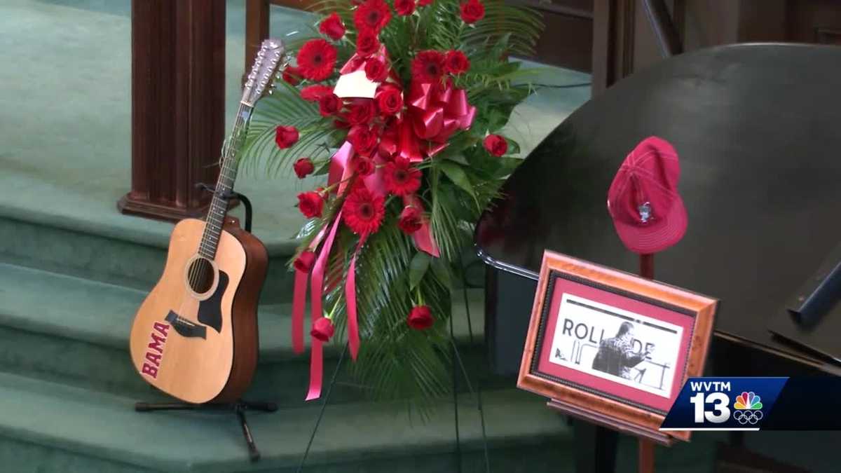 Alabama basketball coaches, players attend funeral for Luke 