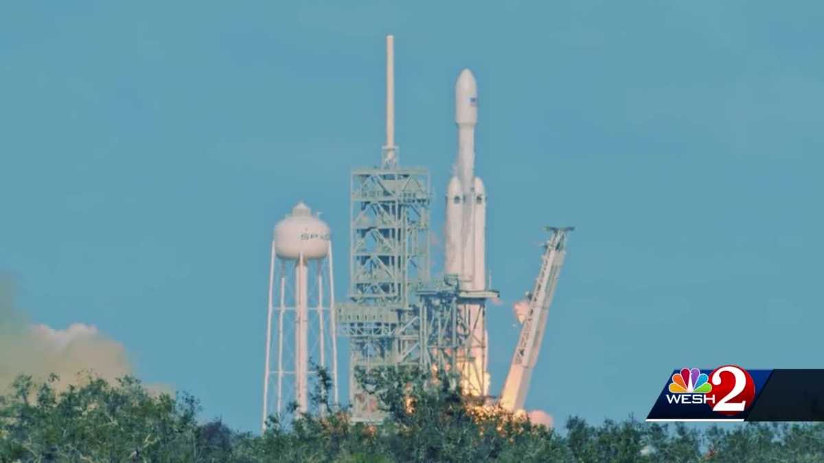 Falcon Heavy va fi lansat marți dimineața