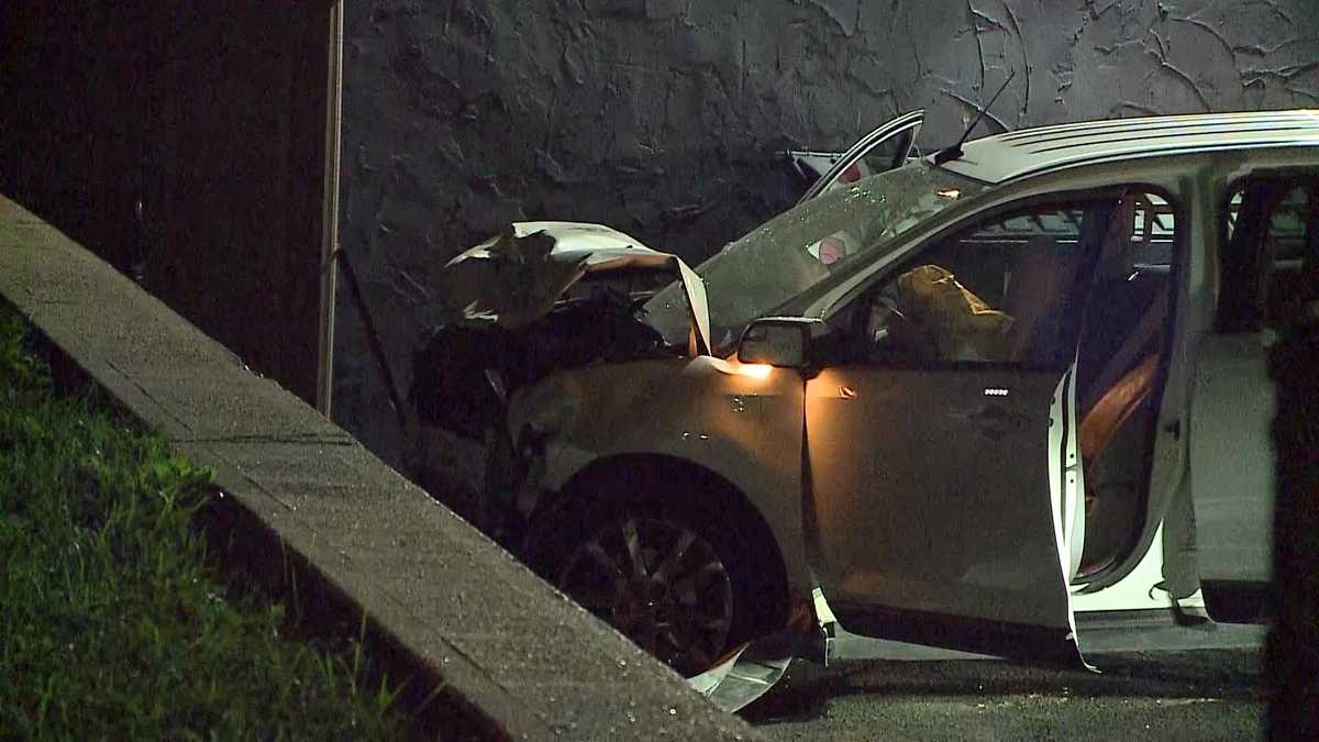 Two people injured in hitandrun Omaha crash