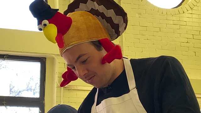 Bruins' Charlie McAvoy serves up food on Thanksgiving at Pine Street Inn - Vimarsana News