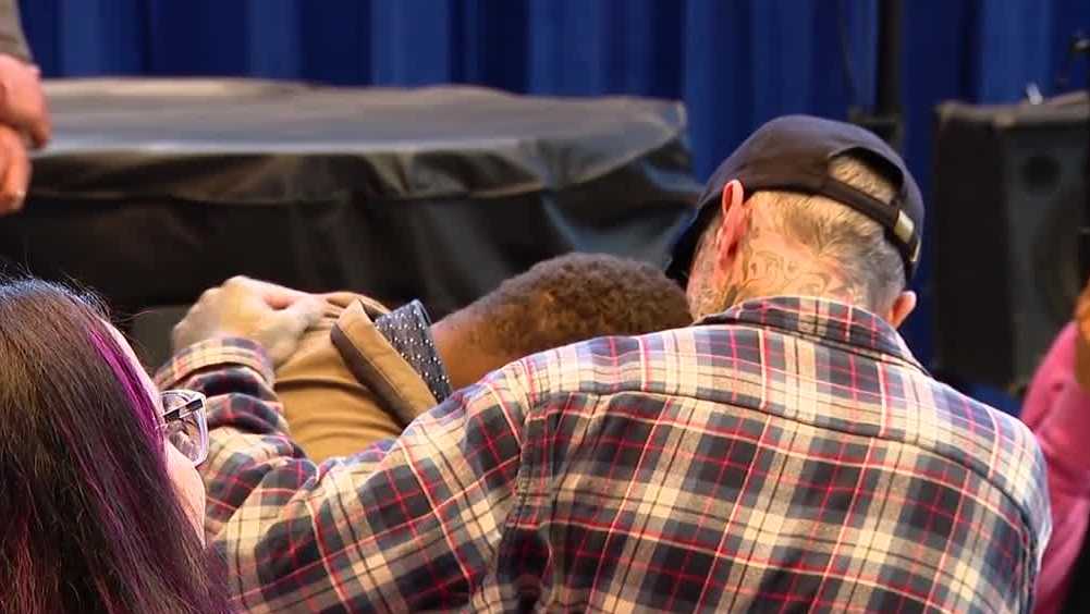 School custodian honored for kidney donation that helped save teacher’s brother
