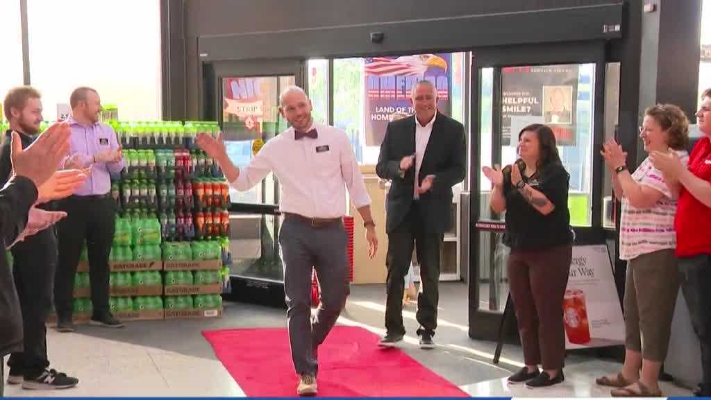 'I've never had more compliments': Ankeny Hy-Vee pharmacist honored for standout service