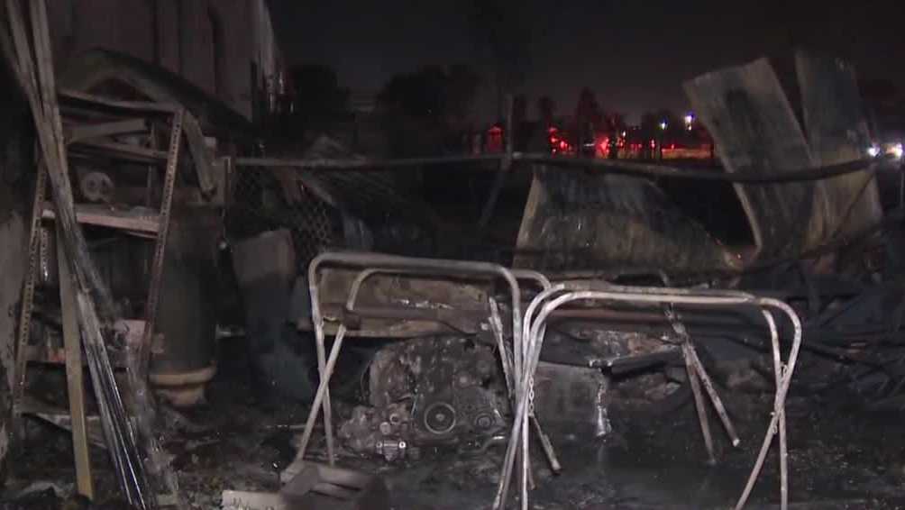 Several vehicles in car repair shops burned in North Highlands fire