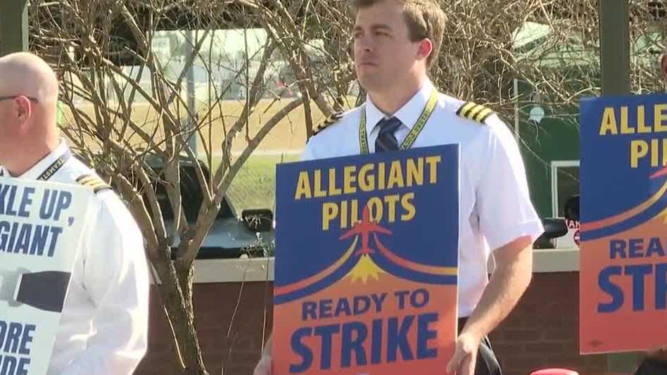 Allegiant pilots picket in Savannah as travelers worry about the holiday travel rush