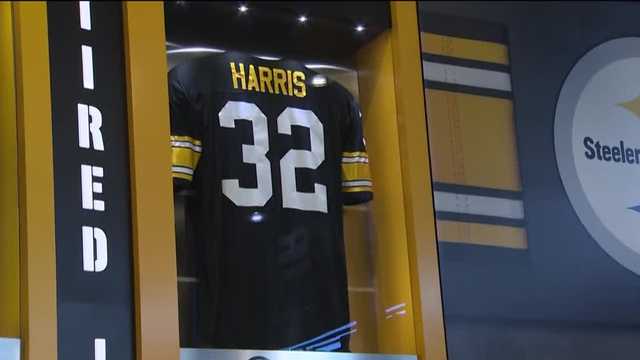 Roethlisberger's No. 7 jersey retired