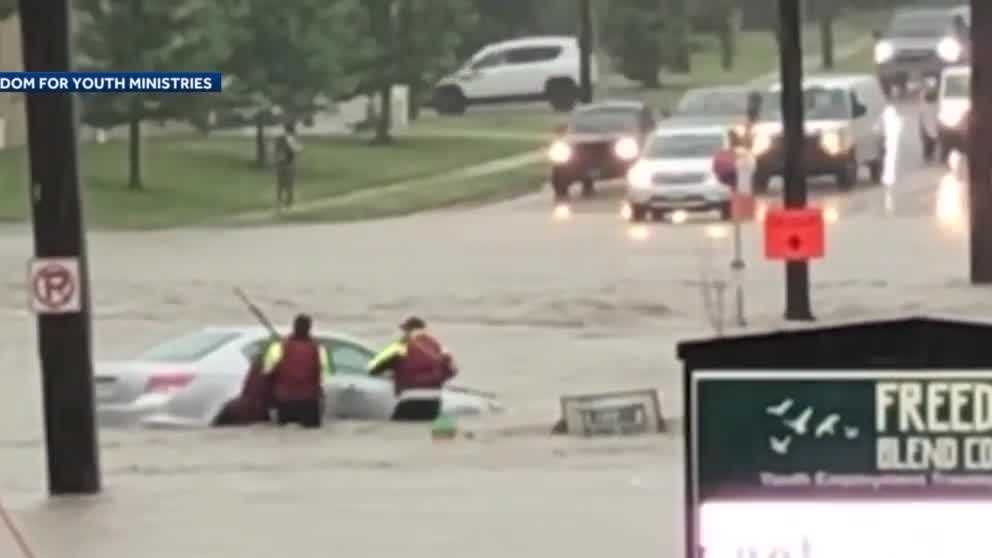 Several cars stall in flash flooding around the metro