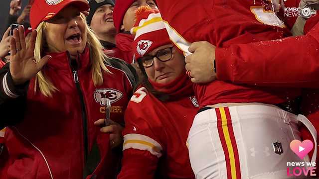 NEWS WE LOVE: Stone Cold Julie cold-shouldered Chiefs' Chris Jones - Vimarsana News