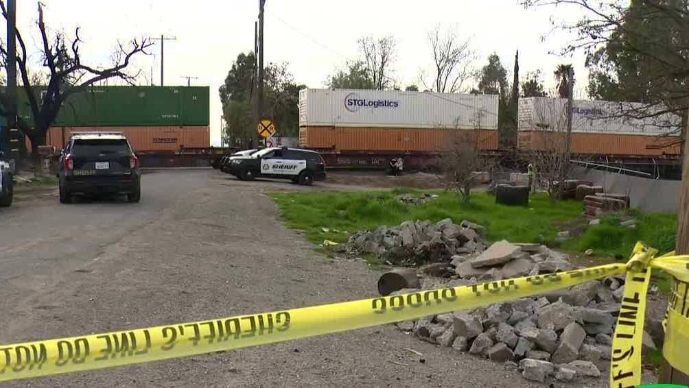 1 dead after being hit by train in Sacramento County