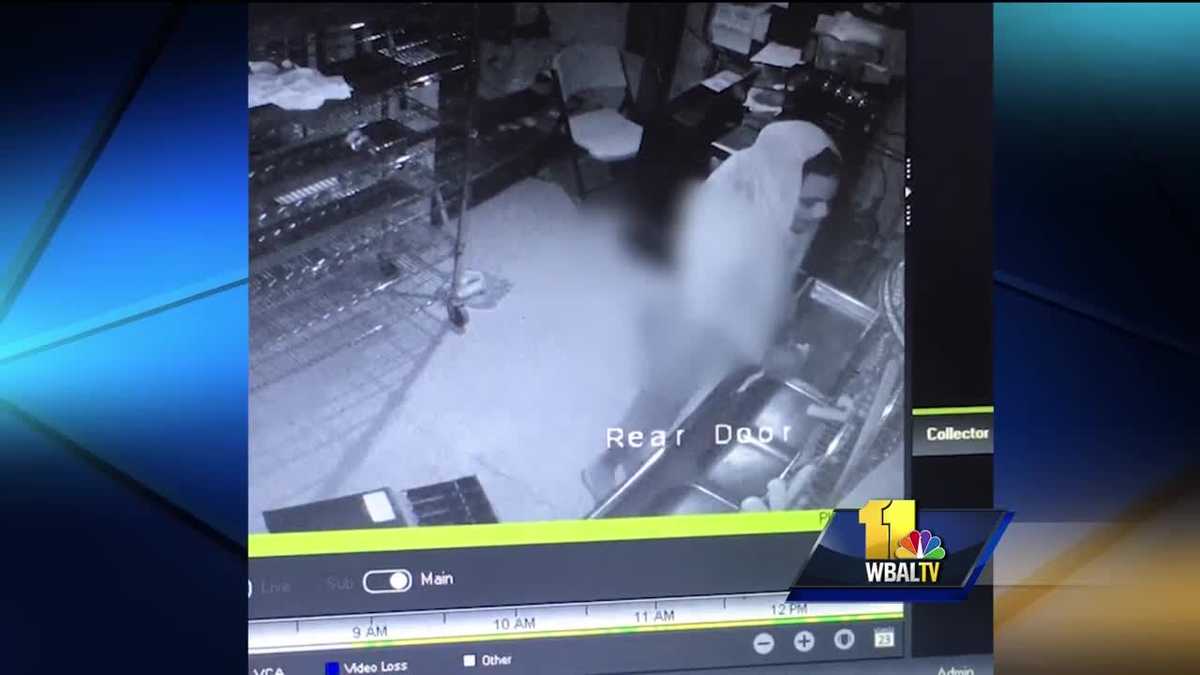 Video: Burglar in the buff caught on camera