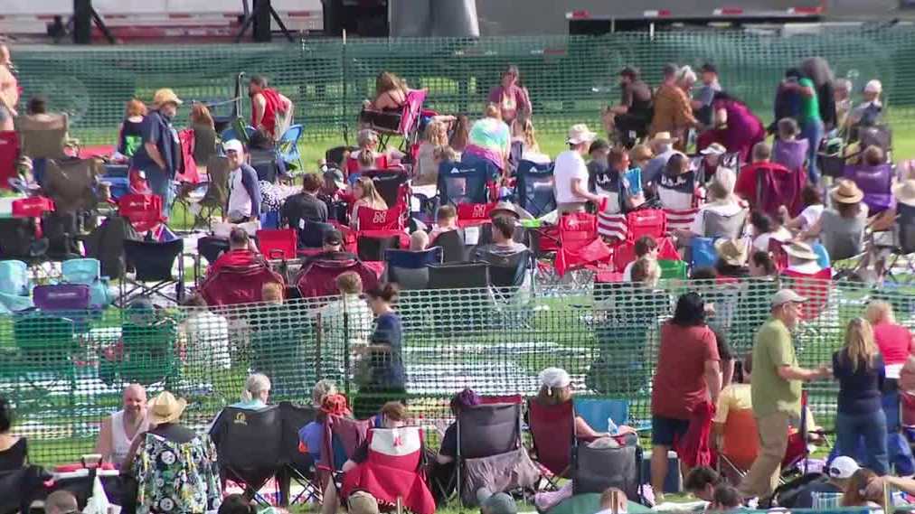 Memorial Park concert brings community together for performance from Smokey Robinson