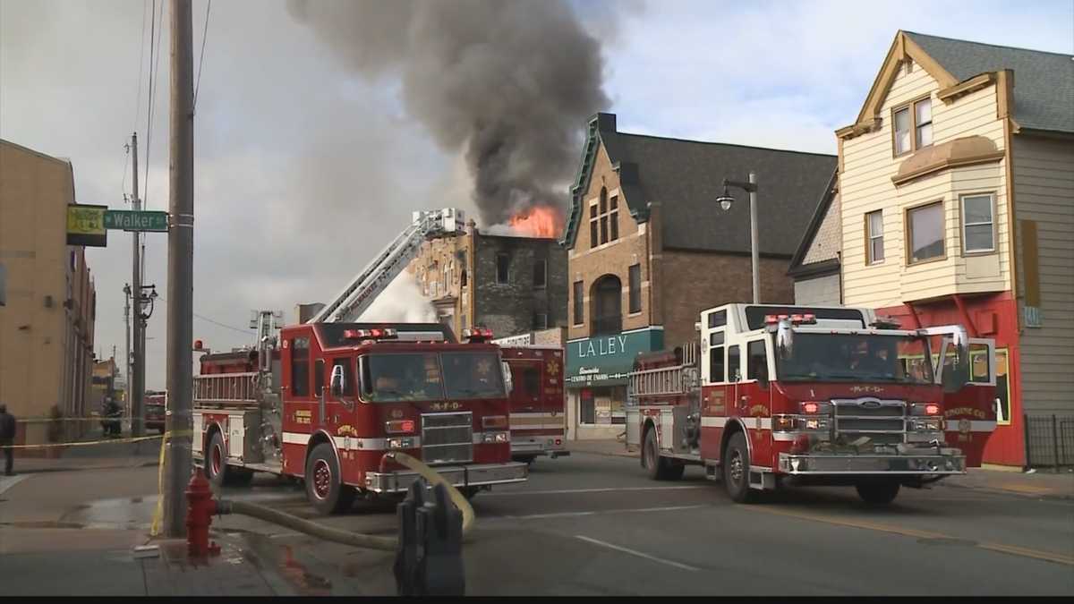 South side apartment building destroyed by fire