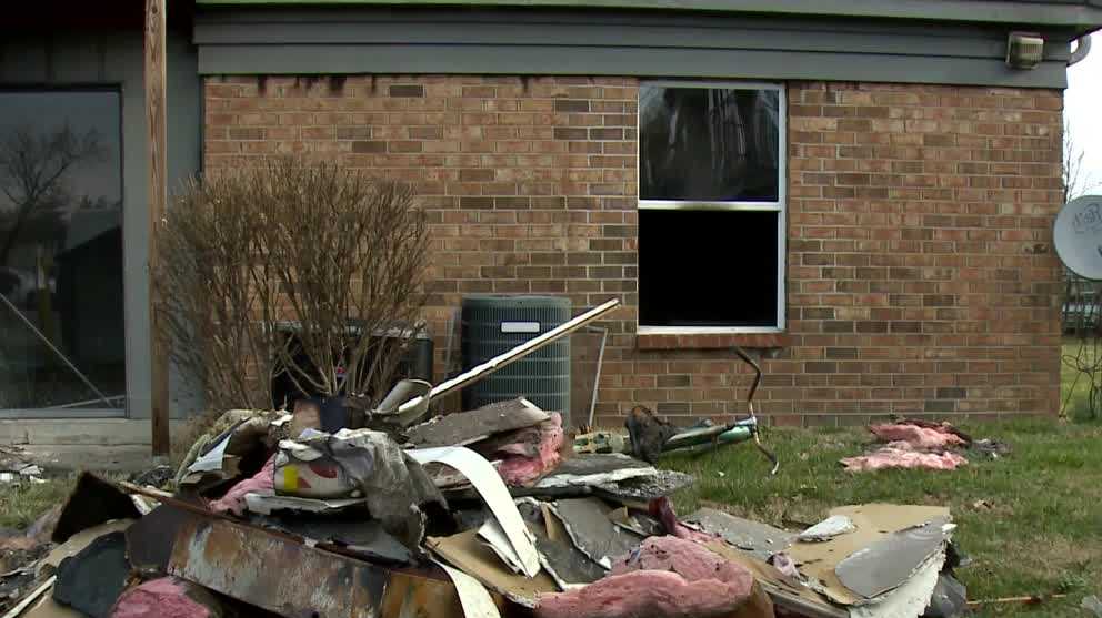 2 people rescued from apartment fire in Poplar Neighborhood
