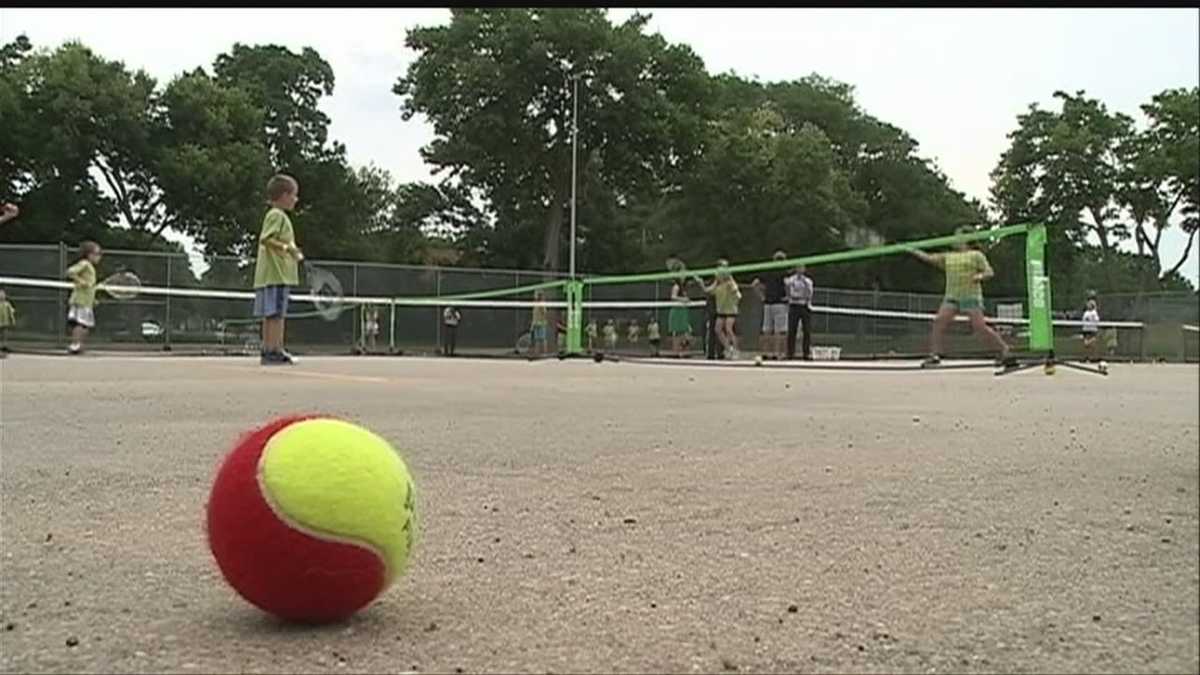 Star tennis player visits Lincoln tennis courts Star tennis player visits Lincoln tennis courts