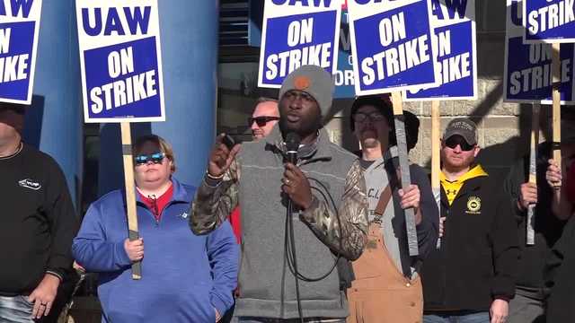 Saturday rally held for striking Iowa John Deere workers - Vimarsana News