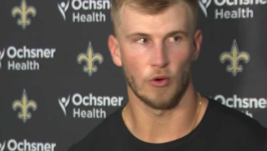 ESPN sources: ﻿Saints quarterback Tyler Shough has been playing with two broken bones in his left hand
