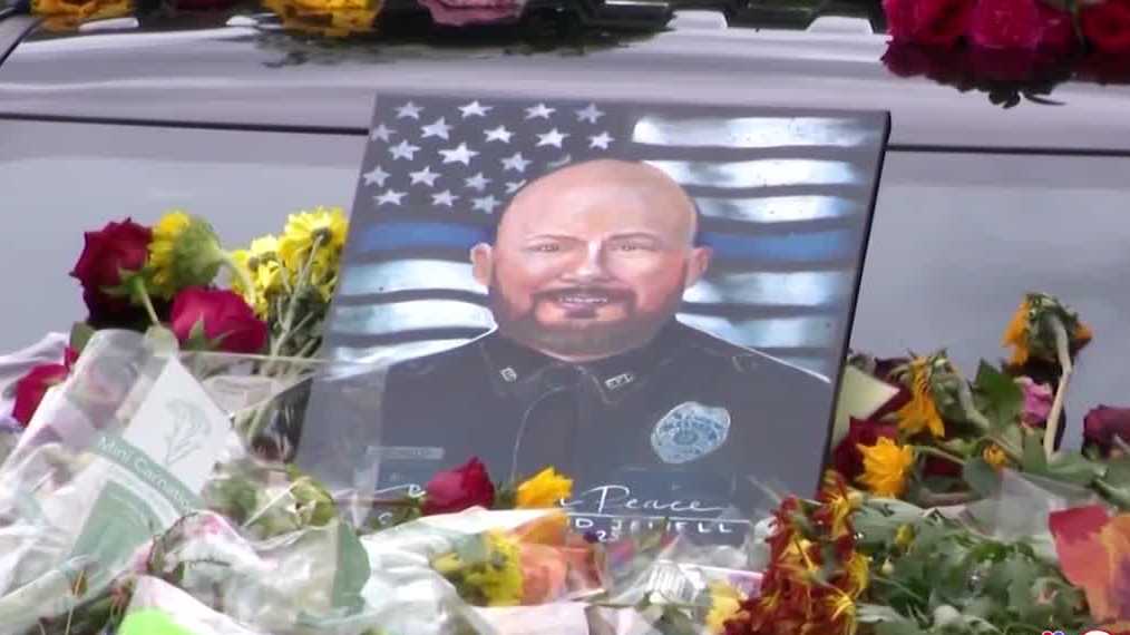 Family of Florida officer shot to death at a gas station files wrongful ...