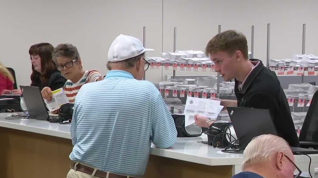 Early voting turnout in Iowa shows strong enthusiasm ahead of midterms