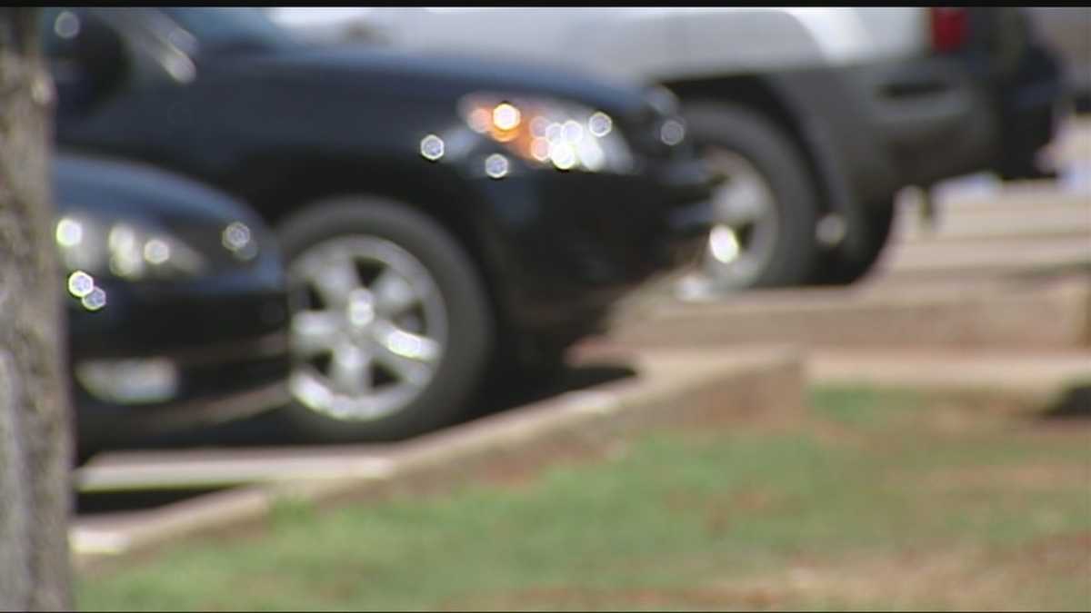 Midwest City police investigate a string of car break ins