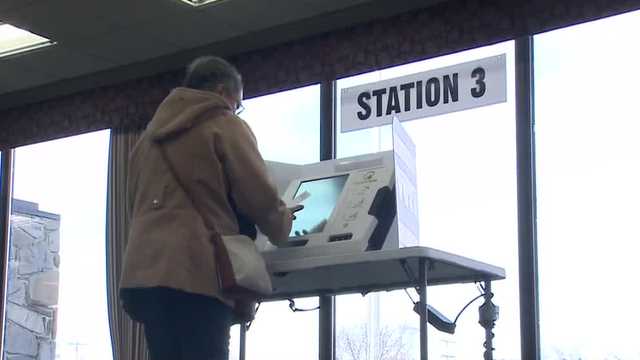 First early voters cast ballot at new polling location - Vimarsana News