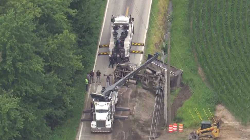 Truck Carrying 500 Pigs Overturns, Kills Animals Pennsylvania