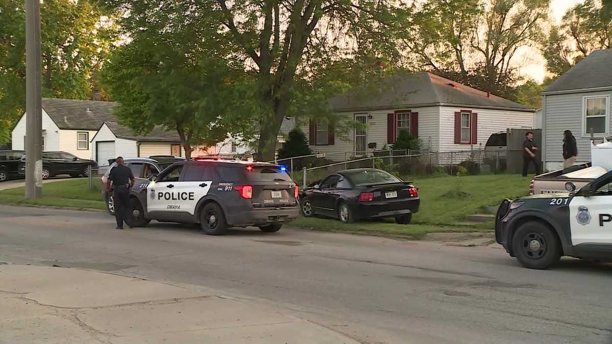 Man crashes through fence of Omaha Police Department Northeast Precinct