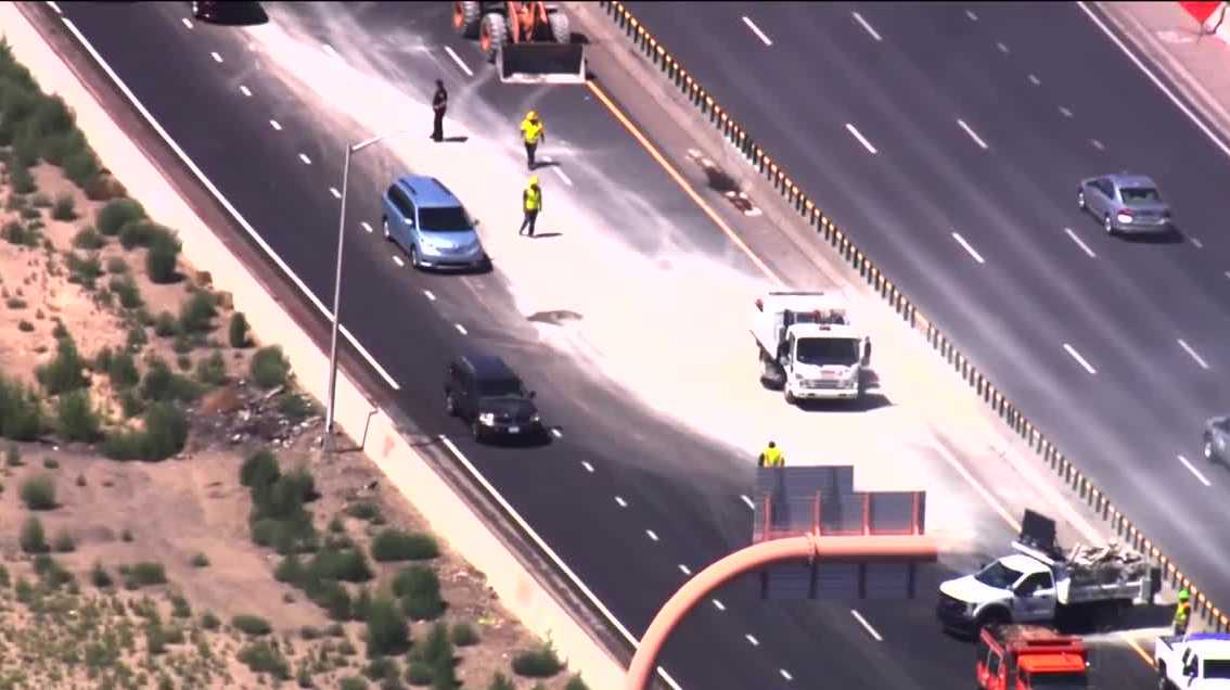 Interstate 25 closed after rollover crash in Albuquerque