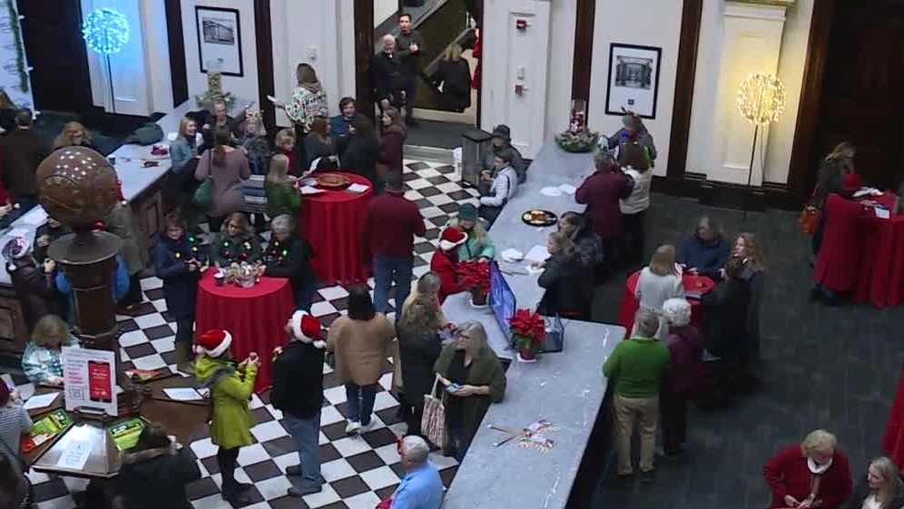 Merry Madness inspires hundreds of Portland shoppers to buy local