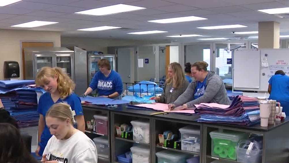 DMACC students create handmade items for Iowa's homeless