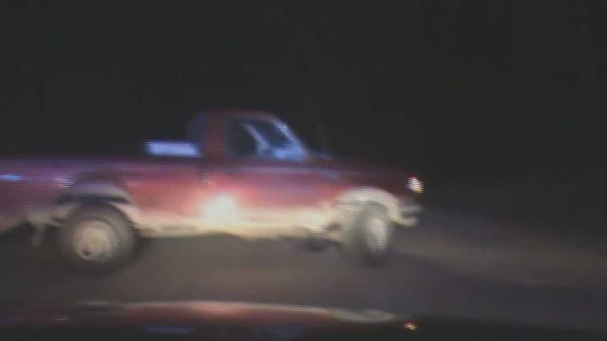 Police dash cam video shows high-speed chase in Iowa