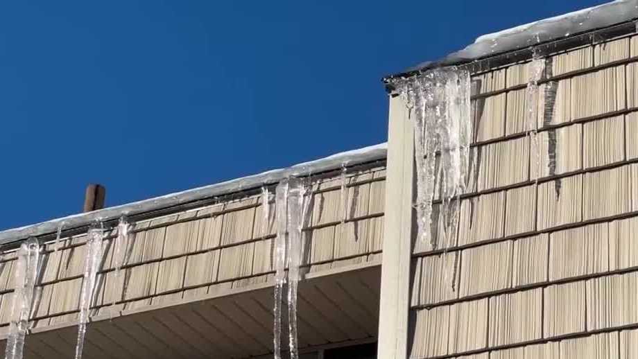 Ice build-up causing roof damage; How to limit the impacts