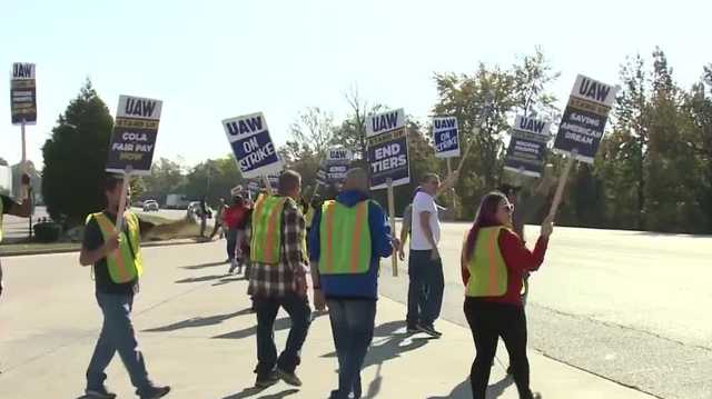 Louisville, southern Indiana businesses offering discounts Ford workers on strike - Vimarsana News