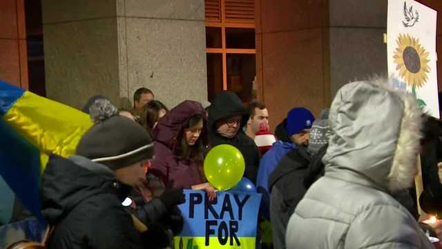 Vigil in support of Ukraine takes place at Manchester City Hall - Vimarsana News