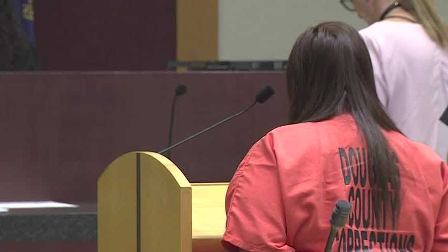 Foster mom charged with leaving child in hot car held on bond