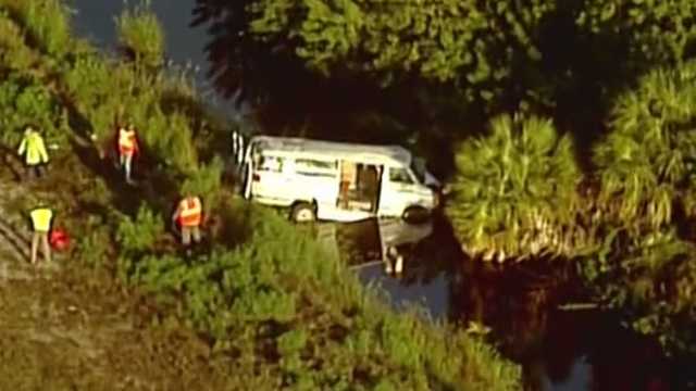8 dead, 10 injured when van crashes into Florida canal