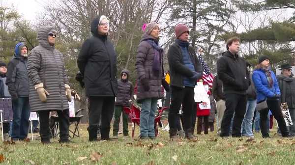 demonstrators protest minneapolis ice shooting and more across central iowa