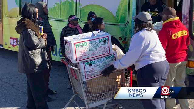 Hospital gives out healthy Harvest boxes to Kansas City families in need - Vimarsana News