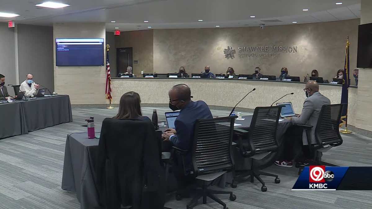 Shawnee Mission School Board Votes To Keep Masks Optional For Secondary 