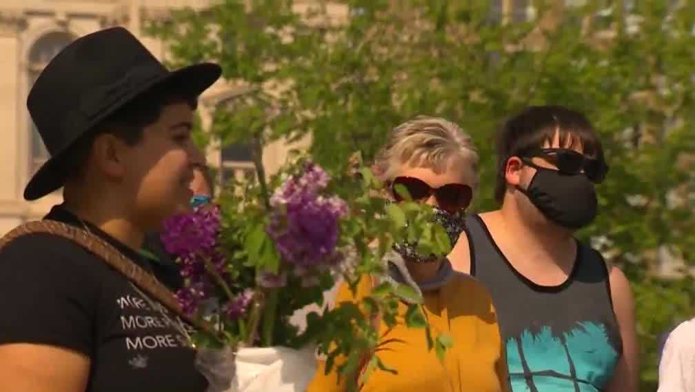 Iowa health experts advise Iowans to stay mindful with new mask guidelines